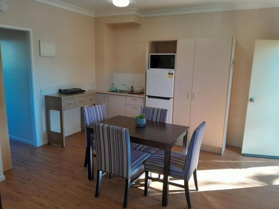 Edmonton Lodge Екстер'єр фото